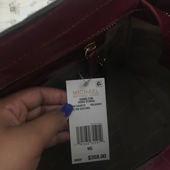 Micheal Kors Tote - Picture 3 of 4